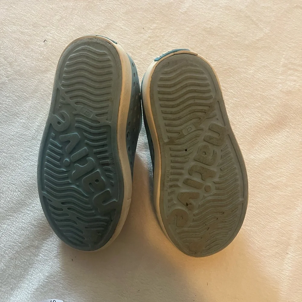 Kids Slip-On Breathable Water Shoes in Light Blue and White Boy size 9